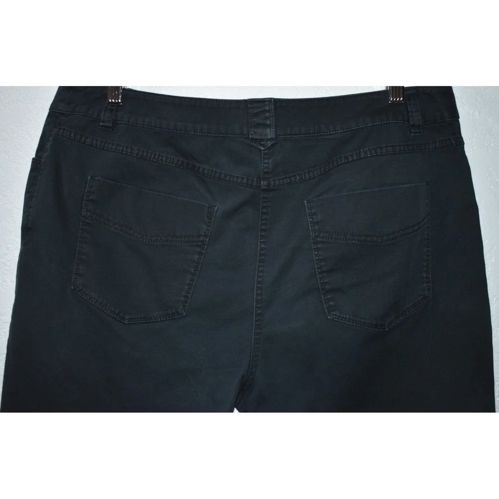 Chicos Black Bermuda Shorts Womens Size‎ 2 Short Cotton Stretch 5 Pocket Twill
